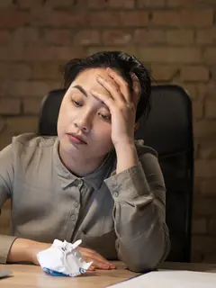 Sahabat Fimela, pernahkah kamu merasa nggak nyaman di kantor dan bingung bagaimana cara menyampaikannya dengan rekan kerjamu? Berikut ini 5 tips cara yang dapat kamu ikuti. [Dok/freepik.com]