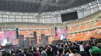 Mulan Jameela membuka konser Pesta Rakyat 30 Years Careers of Dewa 19