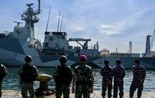 FOTO: Momen Kapal Angkatan Laut Inggris HMS Spey Berlabuh di Jakarta, Siap Perkuat Kerja Sama Militer