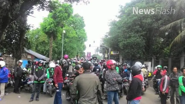 Kabagpenum Mabes Polri, Kombes Martinus Sitompul mengungkap penyebab sebenarnya yang memicu bentrok antara sopir angkot dan ojek online