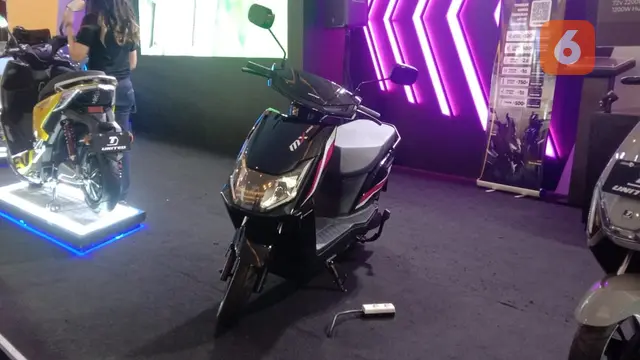 Motor listrik United MX 1200 di IIMS 2023. (Liputan6.com/Jordy Rivaldo)