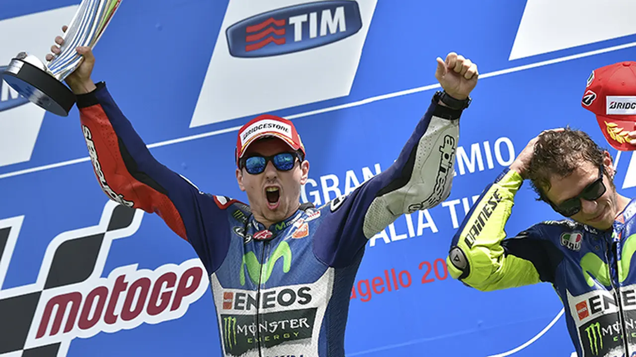  Ekspresi kemenangan Jorge Lorenzo