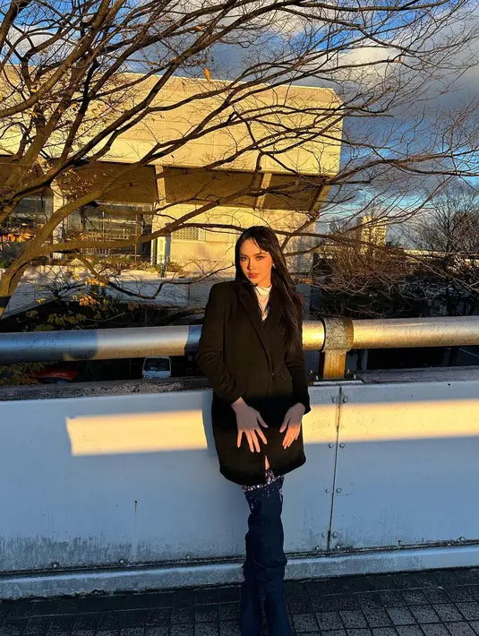 Penampilannya kali ini lagi-lagi Lyodra Ginting disebut berpenampilan mirip Lisa BLACKPINK. [instagram/lyodraofficial]