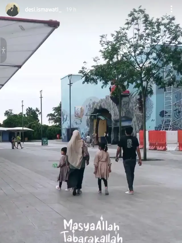 [Fimela] Desta dan Natasha Rizki liburan bareng