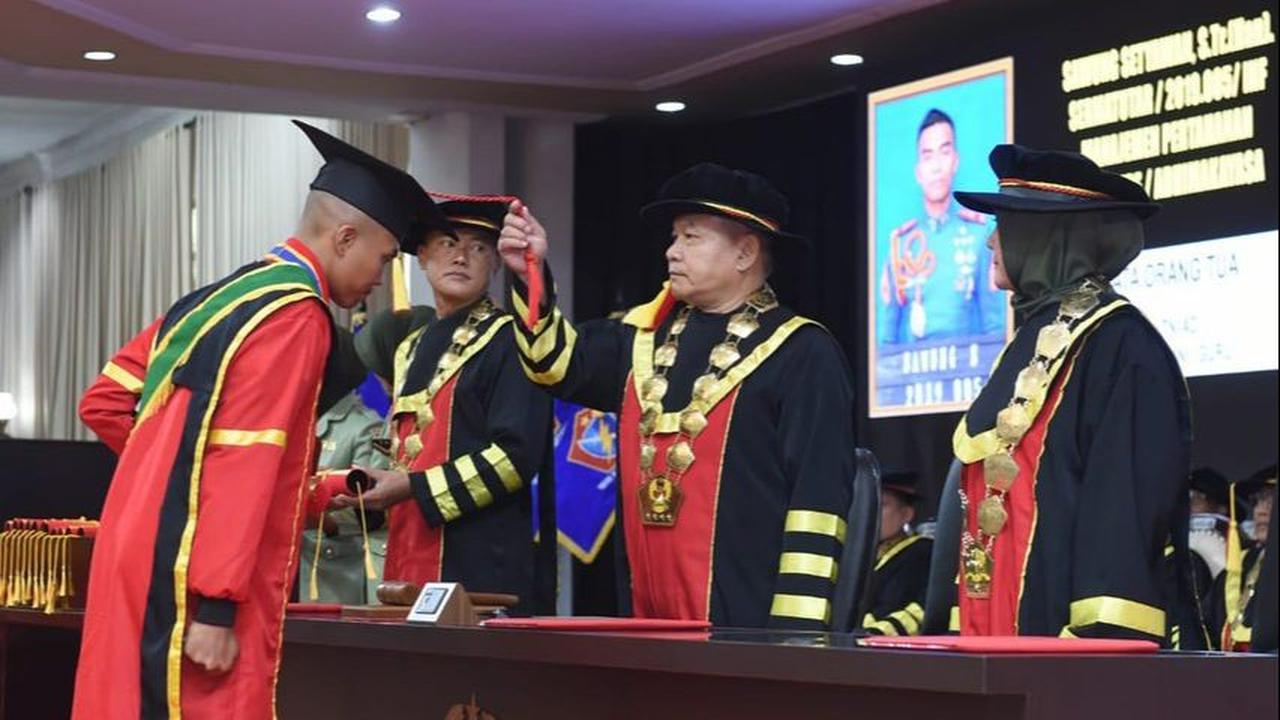 "Bagi para perwira muda, saya berharap kalian selalu mengedepankan idealisme dalam berpikir dan bertindak, jangan mudah terpengaruh hal-hal negatif di lingkungan kalian bertugas".