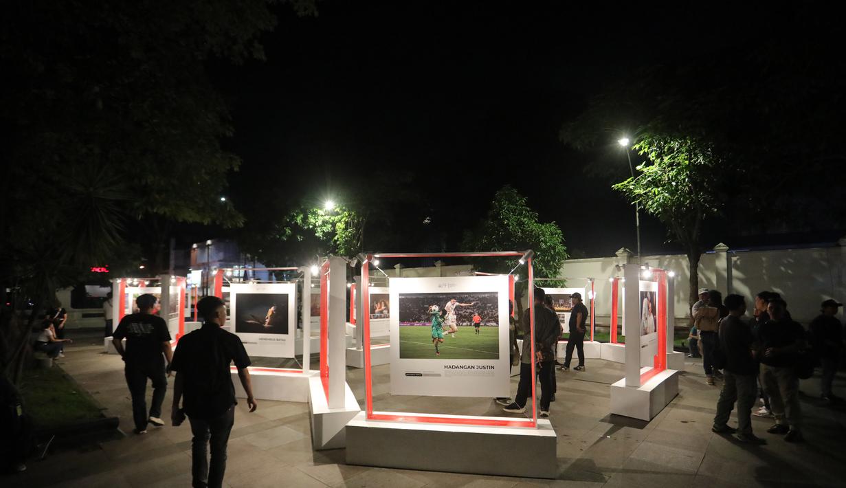 Diperlukan waktu sekitar 12 jam lebih bagi dewan juri untuk memilih foto-foto terbaik dari tujuh kategori. (merdeka.com/Arie Basuki)