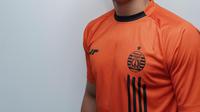 Penampakan satu di antara jersey anyar Persija Jakarta setelah bekerja sama dengan apparel lokal, Juara. (Dok. Media Persija)