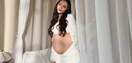 Dalam unggahan tersebut, Alyssa tampil begitu anggun sambil memamerkan baby bump yang semakin besar menjelang persalinan. [@alyssadaguise].