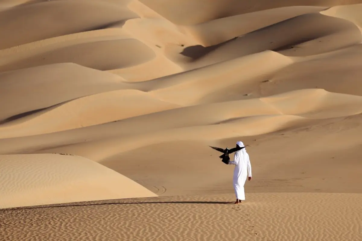 FOTO: Melatih Elang di Gurun Liwa Abu Dhabi