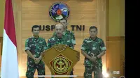 Kapuspen TNI Laksda Julius Widjojono saat jumpa pers, Minggu (16/4/2023). (Istimewa)