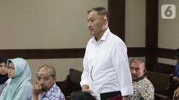 Terdakwa kasus dugaan korupsi terkait pengadaan e-KTP, Markus Nari bersiap menjalani sidang lanjutan di Pengadilan Tipikor, Jakarta, Senin (14/10/2019). Sidang beragendakan mendengar keterangan saksi-saksi. (Liputan6.com/Helmi Fithriansyah)