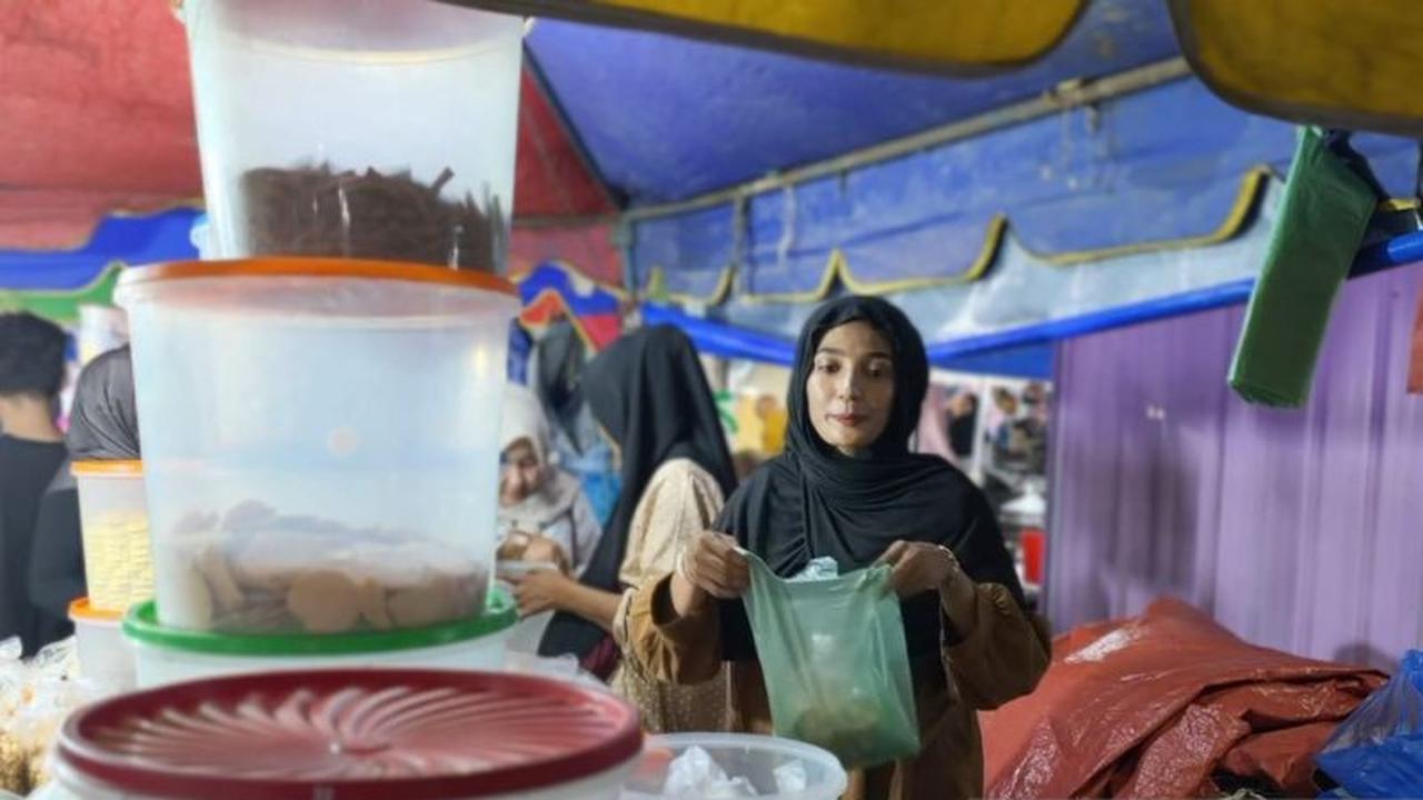 Semangat Mandiri Penyintas Bencana Aceh Timur: Jualan Kue Lebaran untuk Bangkitkan Ekonomi Keluarga