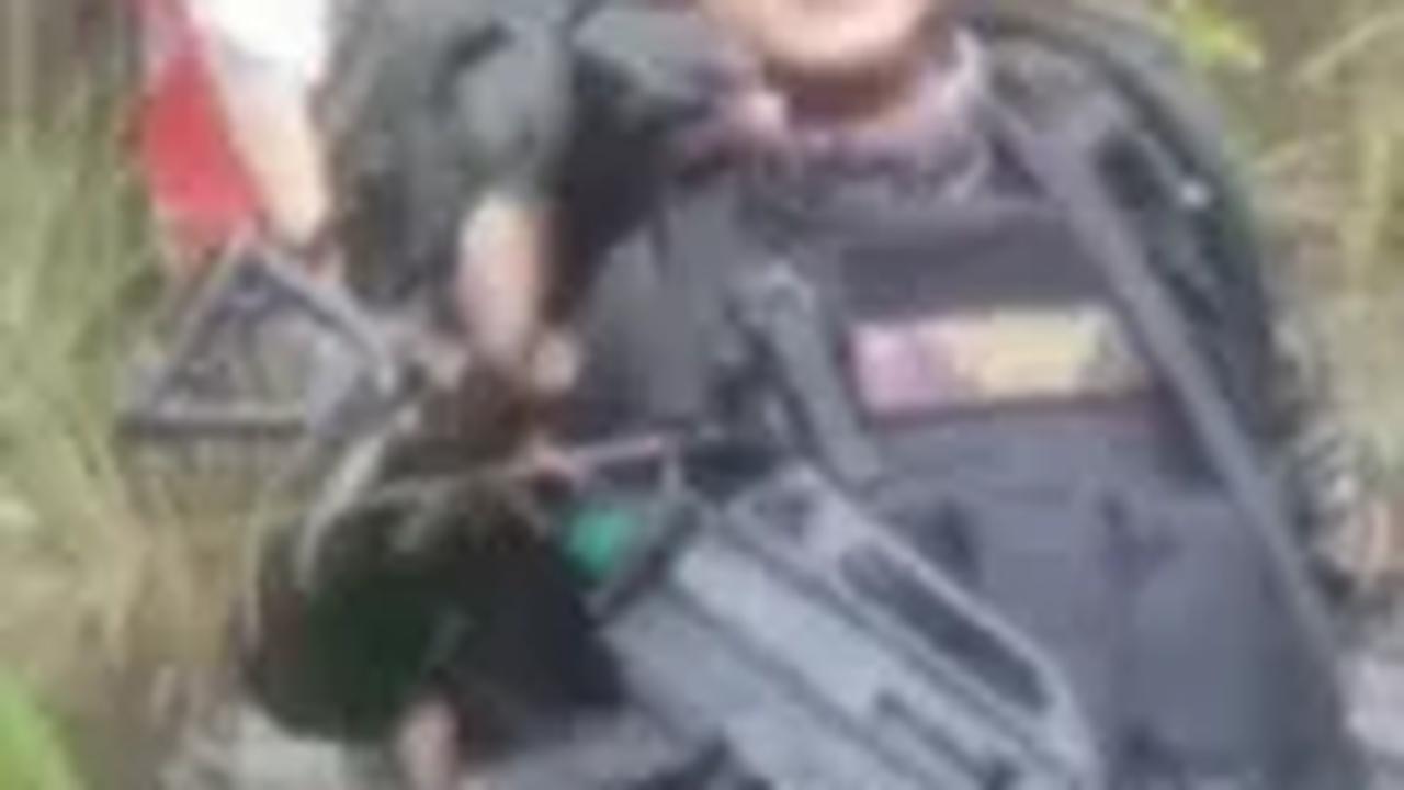 Dekap Senpi Laras Panjang & Terendam di Rawa, Begini Perjuangan TNI Jaga Patok Perbatasan