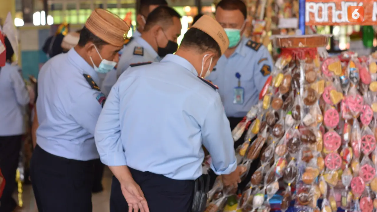 Momen Haru Warga Binaan Lapas Kelas IIA Gorontalo saat Rayakan Maulid Nabi (Arfandi Ibrahim/Liputan6.com)