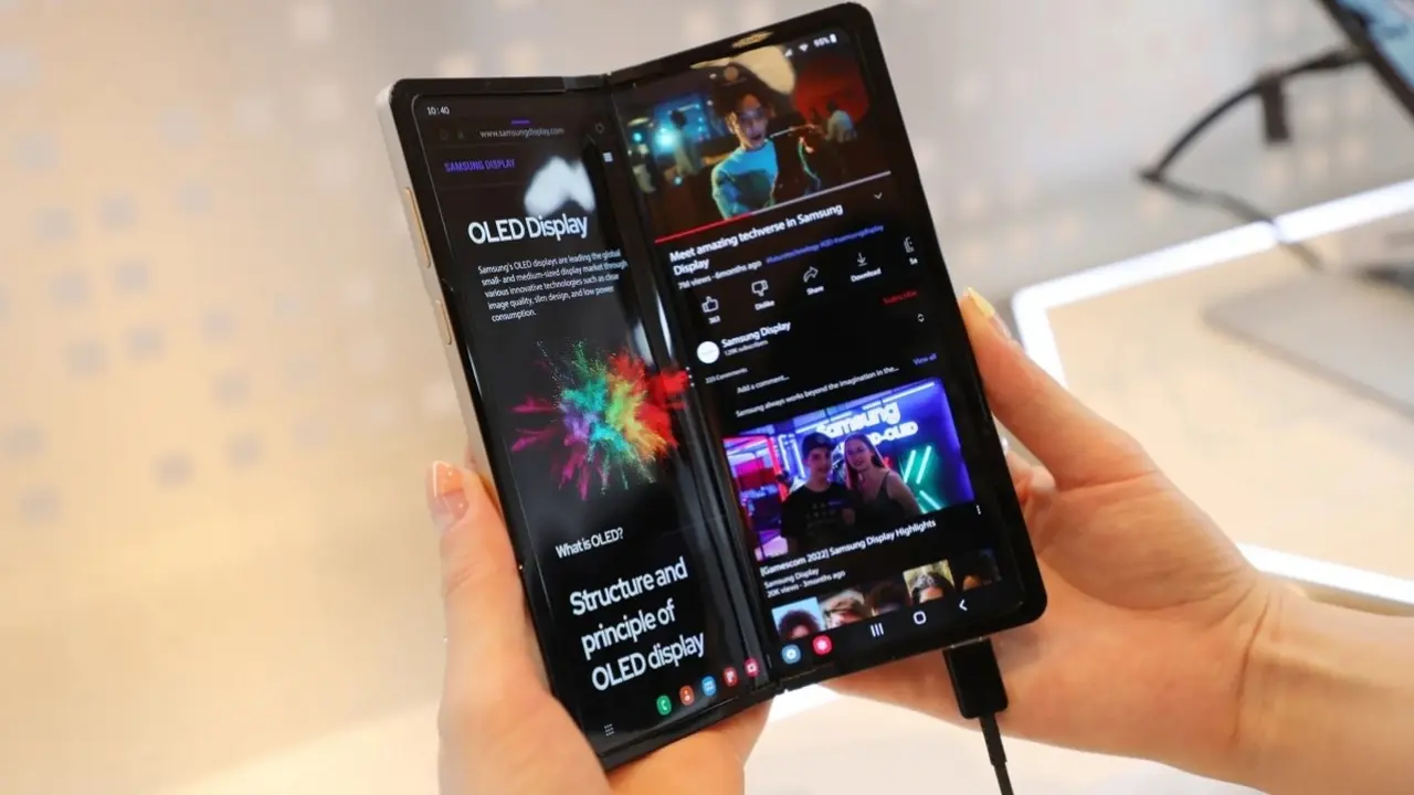 Prototipe HP layar lipat Samsung