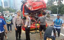 Dua Truk Terlibat Kecelakaan di Tol Dalam Kota, Sopir Tewas Terjepit
