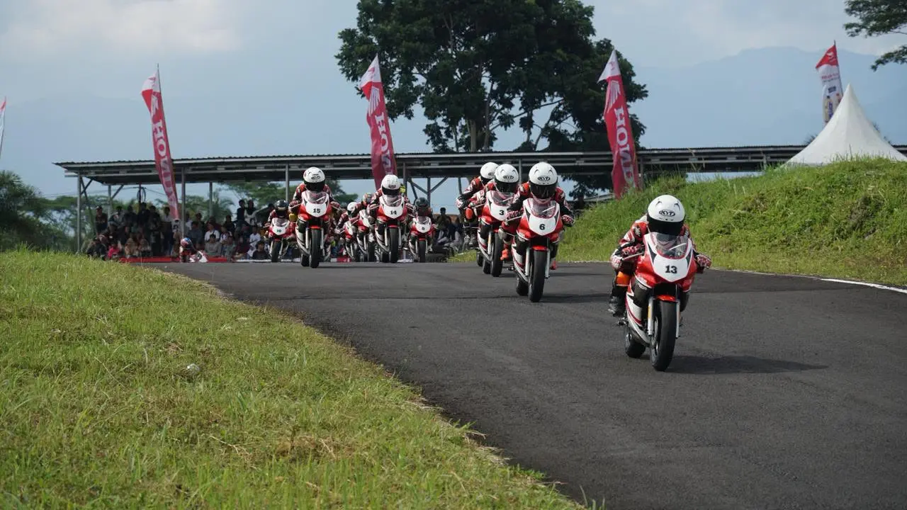 Astra Honda Racing School (AHRS), Astra Honda Dream Cup (AHDC)