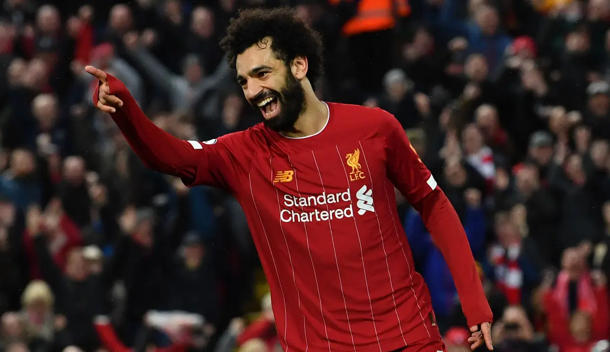 Rekan satu tim Sadio Mane, Mohamed Salah merupakan kreator gol bagi Liverpool musim lalu. Pemain berkebangsaan Mesir ini telah membukukan 31 gol dan enam assist dari 51 penampilannya di semua ajang. Peringkat tiga besar The Reds di Liga Inggris juga tak lepas dari jasanya. (Foto: AFP/Paul Ellis)
