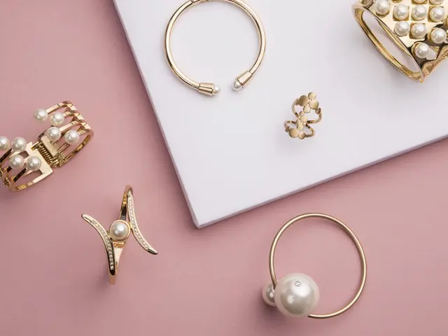 7 Cara Membersihkan Perhiasan Emas Dengan Bahan Rumahan Fashion Fimela Com