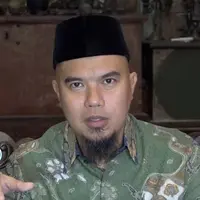 Ahmad Dhani ikut memberikan tanggapan soal demo 4 November 2016 yang jadi perbincangan hangat masyarakat Indonesia. Menurut Dhani, tidak hanya ormas Islam yang ikut demo, banyak tokoh nasional yang ada di sana.