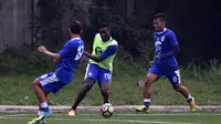 Alasan Persib Belum Turunkan Ezechiel N'Douassel Jadi Starter