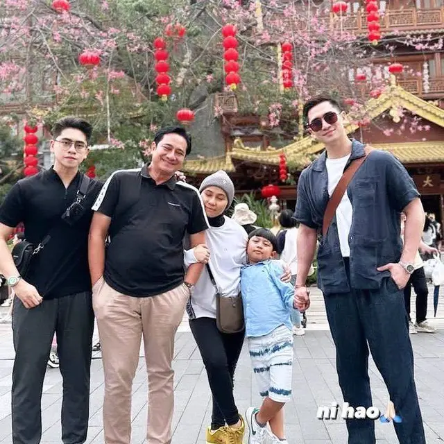 7 Potret Verrell Bramasta Liburan Bareng Keluarga Ayah Ke Tiongkok Ini Kompak