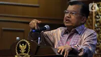 Mantan Wapres Jusuf Kalla menyampaikan pemaparan dalam acara Semiloka Nasional di Jakarta, Kamis (12/12/2019). Kegiatan yang diadakan oleh Komnas HAM itu bertajuk Refleksi Implementasi Mediasi di Indonesia. (Liputan6.com/Johan Tallo)