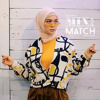 Cerahkan bulan Ramadan dengan warna-warni outfit yang fun. (Sumber foto: tantrinamirah/instagram)