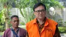 Direktur Operasional Lippo Group Billy Sindoro (kanan) tiba di Gedung KPK, Jakarta, Selasa (4/12). Billy akan menjalani pemeriksaan lanjutan oleh penyidik KPK. (Merdeka.com/Dwi Narwoko)