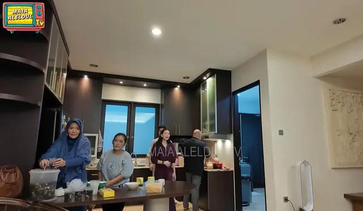 6 Potret Dapur Rumah Al Ghazali dan Alyssa Daguise, Kombinasi Warna dan Pencahayaan yang Beri Kesan Mewah