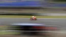Pebalap MotoGP dari Repsol Honda Team, Marc Marquez melaju pada lintasan saat Balapan MotoGP Republik Ceska di Sirkuit Brno, (6/8/2017). (AP/Petr David Josek)