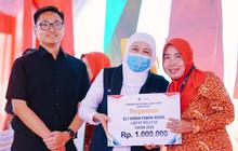 Gubernur Khofifah Salurkan BLT DBHCHT Rp2,5 Miliar untuk Buruh Rokok Surabaya