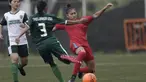 Striker Bangka Belitung, Zahra Muzdalifah, mengontrol bola saat melawan Sumatra Utara pada laga Piala Pertiwi 2019 di Lapangan NYTC, Sawangan, Rabu (24/4). Babel unggul 5-0 atas Sumut. (Bola.com/Yoppy Renato)