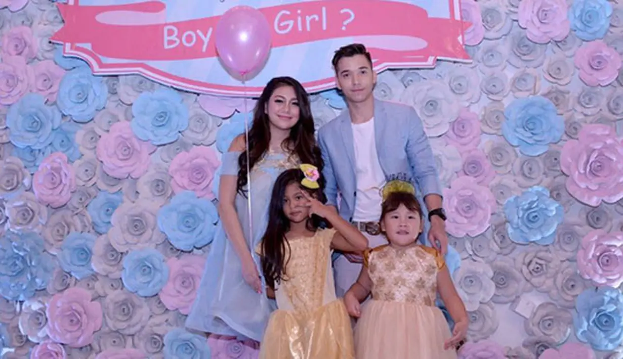 "Dah disiapin. Tapi belum fix. Karena terlalu banyak pilihan. Masih galau. Namanya yang artinya bagus aja. Dari bahasa mana belum pasti, masih banyak pilihan, campur-campur paling," tutur Celine Evangelista.  (Instagram/celineevangelista)