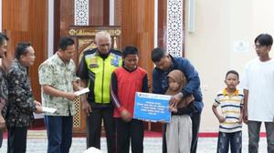 Pelindo Regional 2 Serahkan 40 Beasiswa Pelindo Juara untuk Anak Pekerja Berprestasi