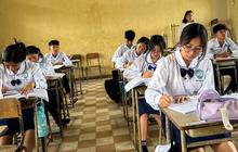 FOTO: Panas Ekstrem 43 Derajat 'Panggang' Kamboja, Murid-Murid ke Sekolah Bawa Kipas Angin