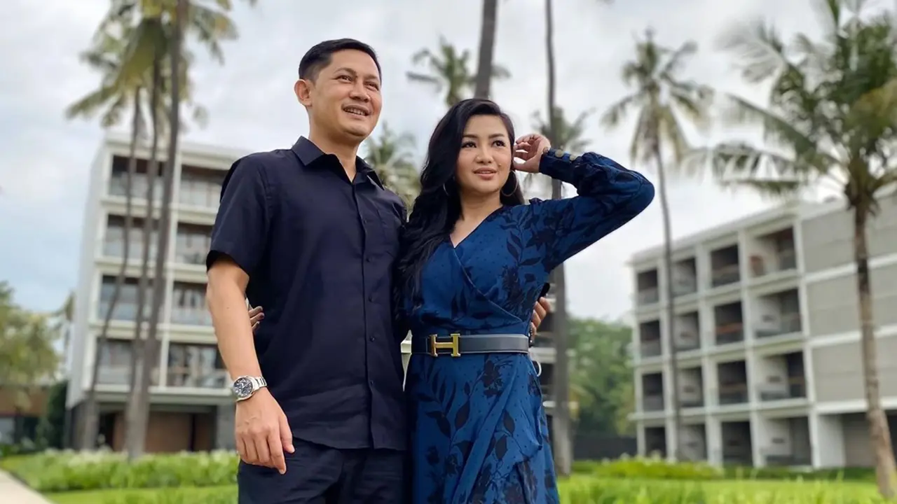 FOTO: Jalani 7 Tahun Pernikahan, Ini Momen Mesra Fitri Carlina dan Suami
