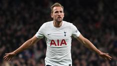 Sosok Harry Kane tentu sudah tidak asing lagi dalam kancah Liga Inggris bareng Spurs, termasuk aksinya bersama Timnas Inggris. Berkat ketajamannya, ia bak menjadi predator ulung sekaligus pemegang 5 rekor baik di level klub maupun timnas. Apa saja rekornya? (AFP/Daniel Leal)
