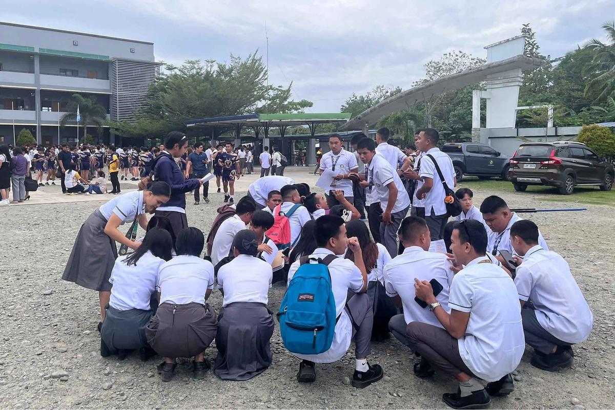 FOTO: Detik-Detik Kepanikan Warga Mindanao saat Gempa 7,4 SR Guncang Filipina