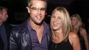 "Jen takkan kembali pada Brad Pitt dalam hubungan yang romantis," ujar seorang teman Jennifer pada USMagazine. (Glamour)