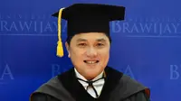 Menteri BUMN Erick Thohir mendapatkan gelar Doktor Kehormatan (Honoris Causa) Bidang Manajemen Strategis dari Universitas Brawijaya.