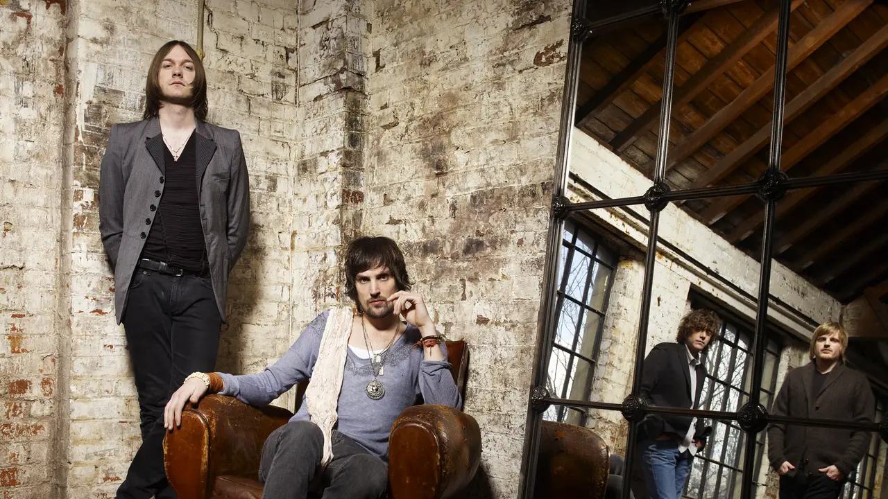 Main di Konser Amal, Kasabian Kenang Komedian Inggris