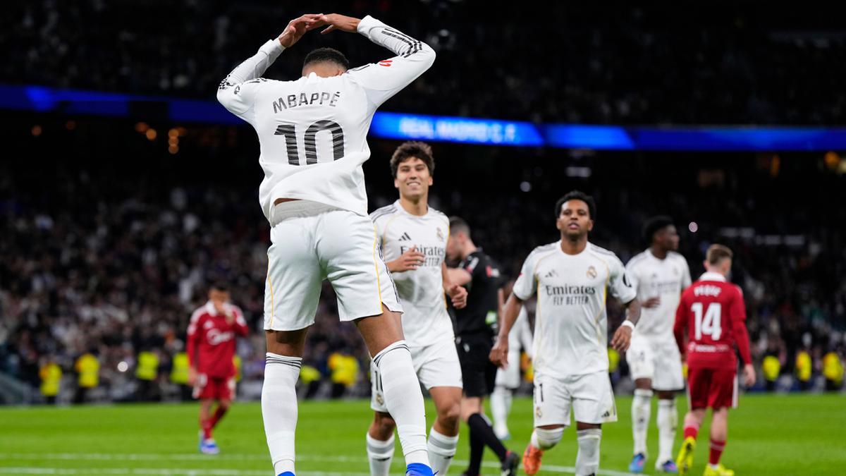 Kylian Mbappe Tiru Selebrasi Cristiano Ronaldo usai Samai Rekor Gol CR7 di Real Madrid