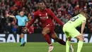 Georginio Wijnaldum. Gelandang Belanda berusia 31 tahun ini dilepas gratis Liverpool ke PSG pada awal musim 2021/2022 lalu setelah 5 musim berseragam the Reds. Ia didatangkan Liverpool di awal musim 2016/2017 dari Newcastle United dengan nilai transfer 27,5 juta euro. Ia berperan penting saat Liverpool meraih gelar Liga Champions musim 2018/2019 dengan tampil luar biasa di leg kedua semifinal melawan Barcelona dengan menyumbang gol ketiga dan keempat untuk membuat The Reds comeback setelah kalah 0-3 di leg pertama. Bersama Liverpool ia total tampil dalam 237 laga di semua ajang dengan torehan 22 gol dan 16 assist. (AFP/Paul Ellis)