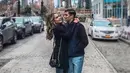 Selebritas Cinta Laura memeluk pria yang diduga kekasihnya Frank Garcia. Pria yang bernama Frank Garcia itu ternyata juga sudah cukup lama memperlihatkan kebersamaannya dengan sang aktris Cinta Laura. (Instagram.com/claurakiehl)