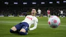 Satu gol Son Heung-min ke gawang Arsenal membuatnya menjadi penantang serius gelar sepatu emas Liga Inggris musim ini. Pemain asal Negeri Ginseng tersebut sejauh ini telah mencetak 21 gol. Uniknya, semua gol yang dilesatkan oleh Son tak ada yang berasal dari eksekusi tendangan penalti. (AP/Matt Dunham)