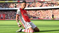 Pierre-Emerick Aubameyang didatangkan Arsenal dari Borussia Dortmund dengan harga 63,75 juta euro pada bursa transfer musim dingin 2018. Meski belakangan ini tak memiliki masa depan lagi di Emirates, nyatanya Aubameyang telah menyumbangkan 92 gol dan 21 assist dari 163 laga. (AFP/Ben Stansall)