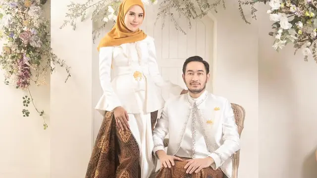 Model Kebaya Couple untuk Lebaran Ala Syahnaz dan Jeje (credit: instagram/syahnazs)