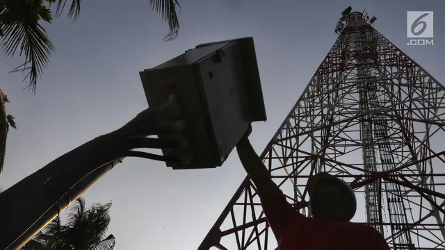 Melihat Perawatan Tower Telekomunikasi di Kepulauan Seribu