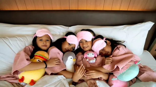 Potret Cantik Salma, Putri Atiqah Hasiholan, Rayakan Ulang Tahun ke-9 Bersama Bestie